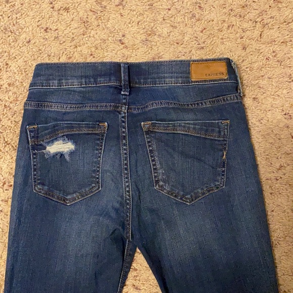 LIKE NEW Express women’s stretch ripped jean leggings mid rise in size 2R - Picture 6 of 9
